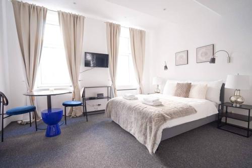 Next to Danube Canal, 5 min to city center with Metro