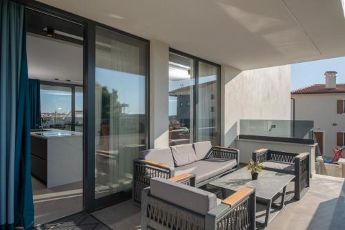 Balkoni atau teres di Luxus Villa Nerra in Medulin mit Meerblick