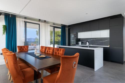 Dapur atau dapur kecil di Luxus Villa Nerra in Medulin mit Meerblick