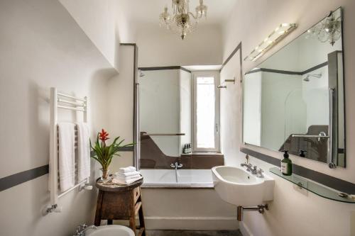 The right place 4U Mario de Fiori Apartment