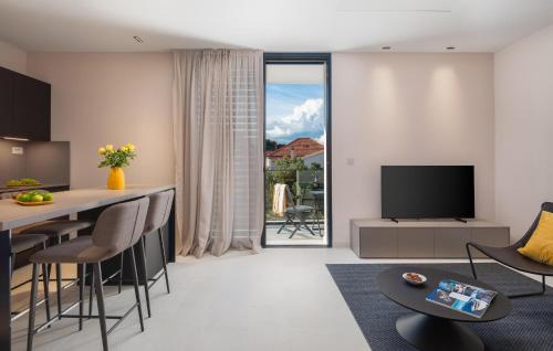 a kitchen and living room with a television and a table at 1 Bedroom Nice Apartment In Betina in Betina