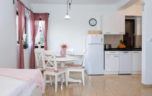 Beautiful Home In Pag