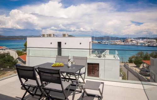 Lovely Apartment In Betina With Wifi