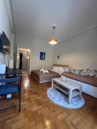 Athens Plaka Nicks Retro Flat