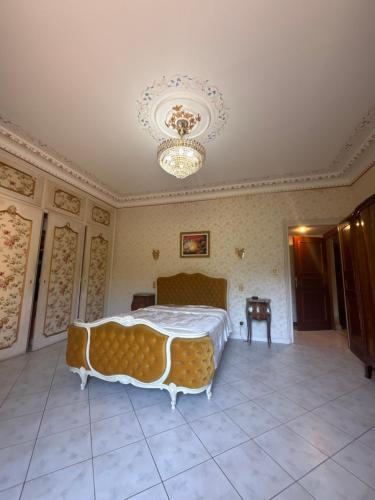 Ένα ή περισσότερα κρεβάτια σε δωμάτιο στο Domaine de Méry