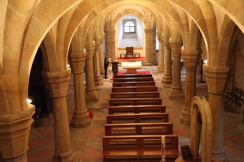 an aisle in a church with arches and a chapel at Luisenhof in Geisfeld