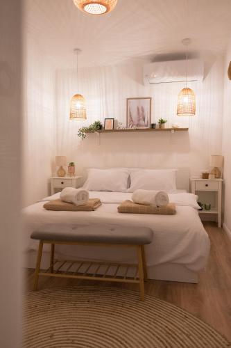 Ein Bett oder Betten in einem Zimmer der Unterkunft Case del Tramonto