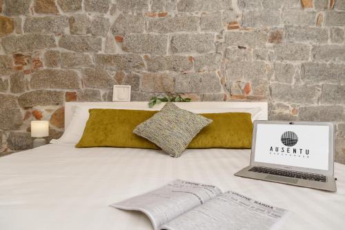 Ένα ή περισσότερα κρεβάτια σε δωμάτιο στο Ausèntu Guest House