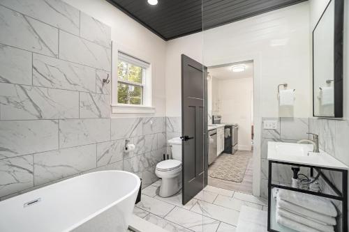 Ένα μπάνιο στο Center Suite A
