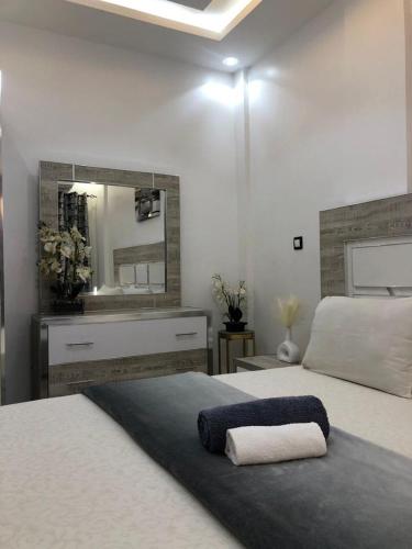 Ένα ή περισσότερα κρεβάτια σε δωμάτιο στο APPARTEMENT MEUBLE DAKAR Suite 1