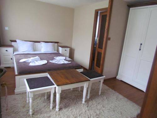 a bedroom with a bed and a table with towels on it at Guest House Raffe in Dobrinishte
