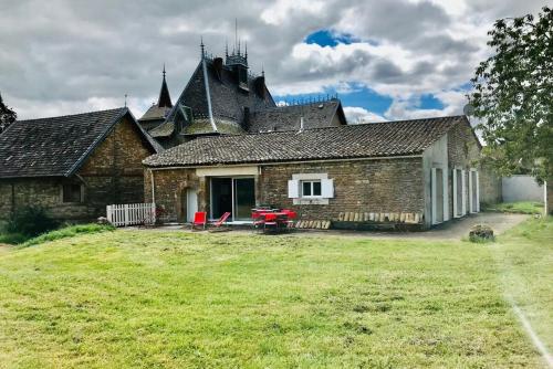 Photo de la galerie de l'établissement Le Cuvier Des Morandes Holiday Home Vinzelles, à Vinzelles
