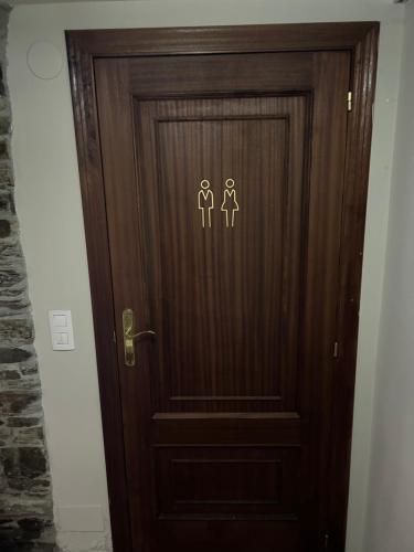 a wooden elevator door with two people on it at Casa da Rasa in Samos