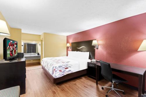 Katil atau katil-katil dalam bilik di Red Roof Inn Berea
