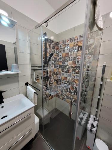 Koupelna v ubytování J2Velence Apartman