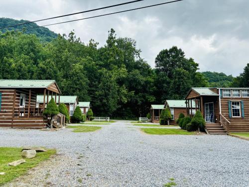 a gravel driveway in front of some buildings at Maggie Valley Cabin Rentals in Maggie Valley