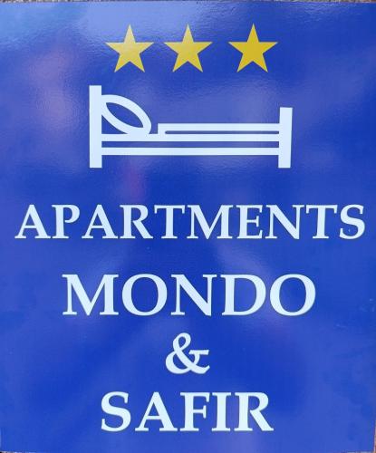 Apartment SAFIR - Free parkingに飾ってある許可証、賞状、看板またはその他の書類