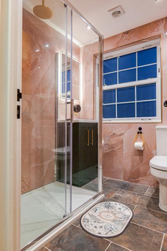 a bathroom with a shower and a toilet at Hyacinth Apartments - Central Luxury Brighton in Brighton & Hove