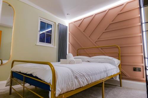 Giường trong phòng chung tại Hyacinth Apartments - Central Luxury Brighton