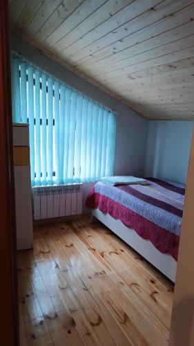 Ένα ή περισσότερα κρεβάτια σε δωμάτιο στο Villa gusar