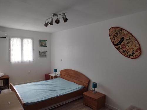 Ένα ή περισσότερα κρεβάτια σε δωμάτιο στο Gîte familial