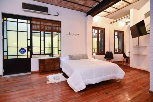 En eller flere senge i et værelse på Palermo Hermoso departamento con patio