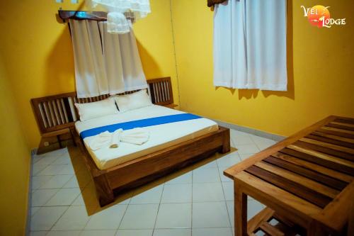 Llit o llits en una habitació de Vel Lodge