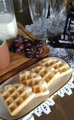 two waffles on a plate on a table at Chalé em Treviso Sítio Pé do Morro in Treviso