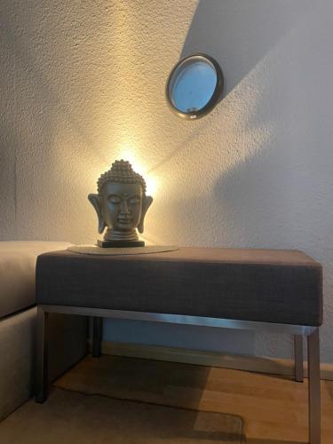 a lamp on a table with a head on it at Gemütliche Wohnung idyllische Lage Nähe Frankfurt in Alzenau in Unterfranken