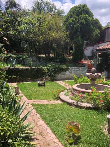 Κήπος έξω από το Casa de huéspedes vista hermosa