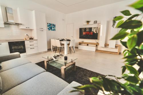 Η κουζίνα ή μικρή κουζίνα στο Exclusive Luxury Home with Private Parking
