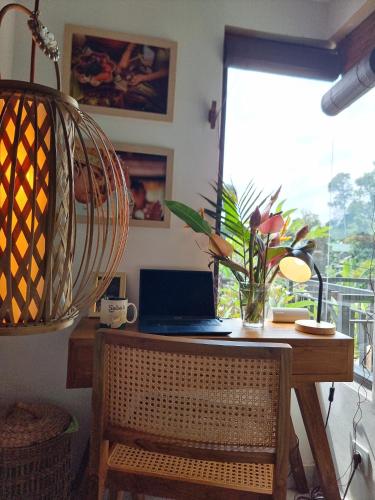 a desk with a laptop computer on top of it at Villa SARY AKAR in Payangan