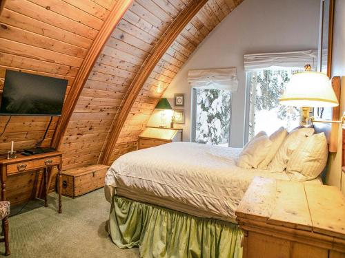 a bedroom with a bed and a tv in a room at Blanche's Retreat in Brighton