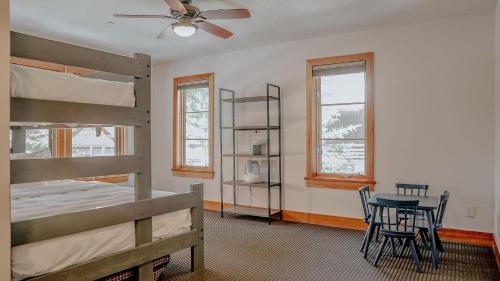 a bedroom with two bunk beds and a table and chairs at Basecamp in Solitude