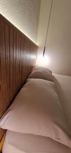 Postel nebo postele na pokoji v ubytování Kumkat Hotel