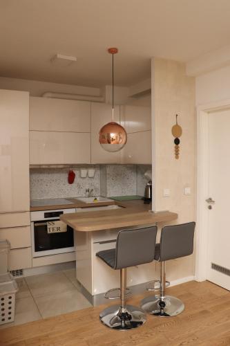 New elegant apartment with free parking and wifi