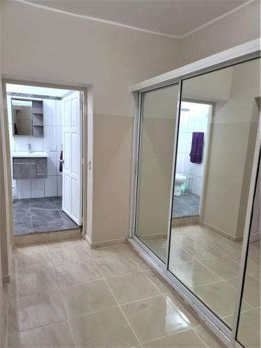 a room with sliding glass doors and a kitchen at Linkzup Playa Laguna Villa in Sosúa
