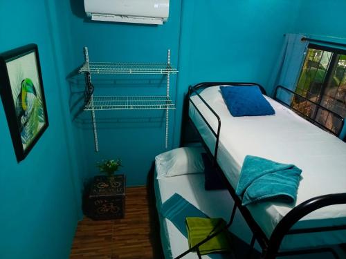 Een bed of bedden in een kamer bij Villa Angelo Puerto Viejo