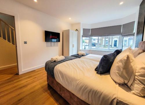 Foto Londonis asuva majutusasutuse 4 bed 2 bath Spacious House with 2 Driveway parking in Ilford London galeriist