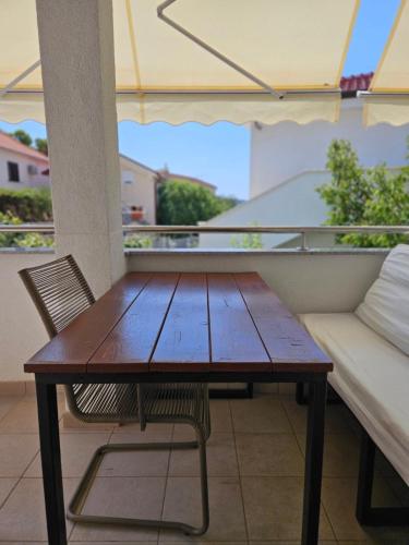 Balkoni atau teres di Charming seaside Apartments NOA & JAKOV, Zaboric Sibenik