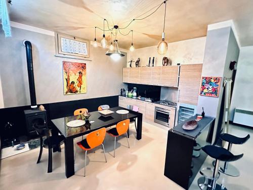 a kitchen with a dining room table and chairs at Oasi di Monchiero in Monchiero