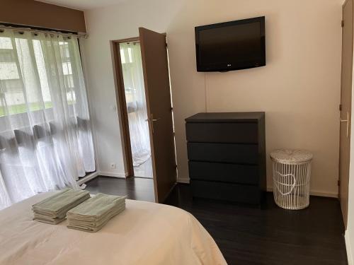 Photo de la galerie de l'établissement PARAÍSO - Logement entier proche Paris tout équipé avec parking, à Franconville