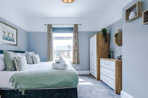 NEW! 3-Bed Spacious Home in Manchester by 53 Degrees Property, Ideal for Groups, FREE Parking! photo 8
