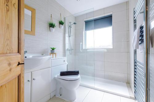 NEW! 3-Bed Spacious Home in Manchester by 53 Degrees Property, Ideal for Groups, FREE Parking! photo 43