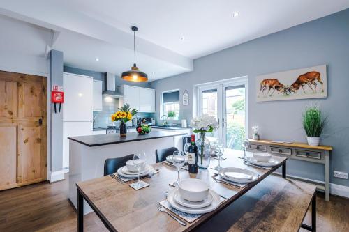 NEW! 3-Bed Spacious Home in Manchester by 53 Degrees Property, Ideal for Groups, FREE Parking! photo 22