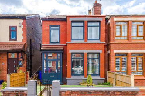 NEW! 3-Bed Spacious Home in Manchester by 53 Degrees Property, Ideal for Groups, FREE Parking! photo 7