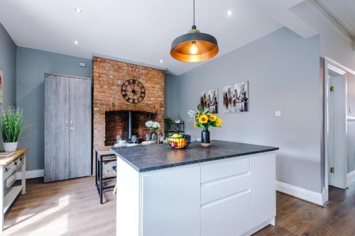 NEW! 3-Bed Spacious Home in Manchester by 53 Degrees Property, Ideal for Groups, FREE Parking! photo 17