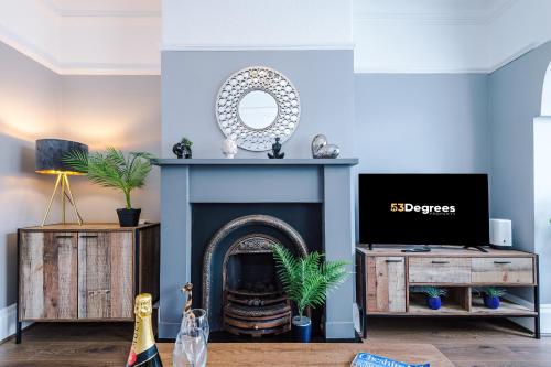 NEW! 3-Bed Spacious Home in Manchester by 53 Degrees Property, Ideal for Groups, FREE Parking! photo 11