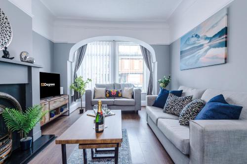 NEW! 3-Bed Spacious Home in Manchester by 53 Degrees Property, Ideal for Groups, FREE Parking! photo 10