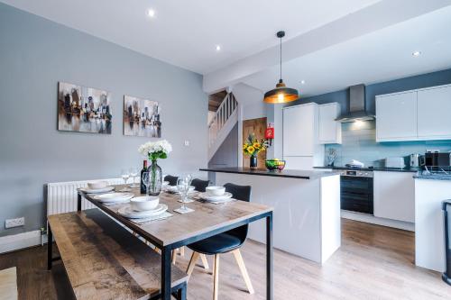 NEW! 3-Bed Spacious Home in Manchester by 53 Degrees Property, Ideal for Groups, FREE Parking! photo 23